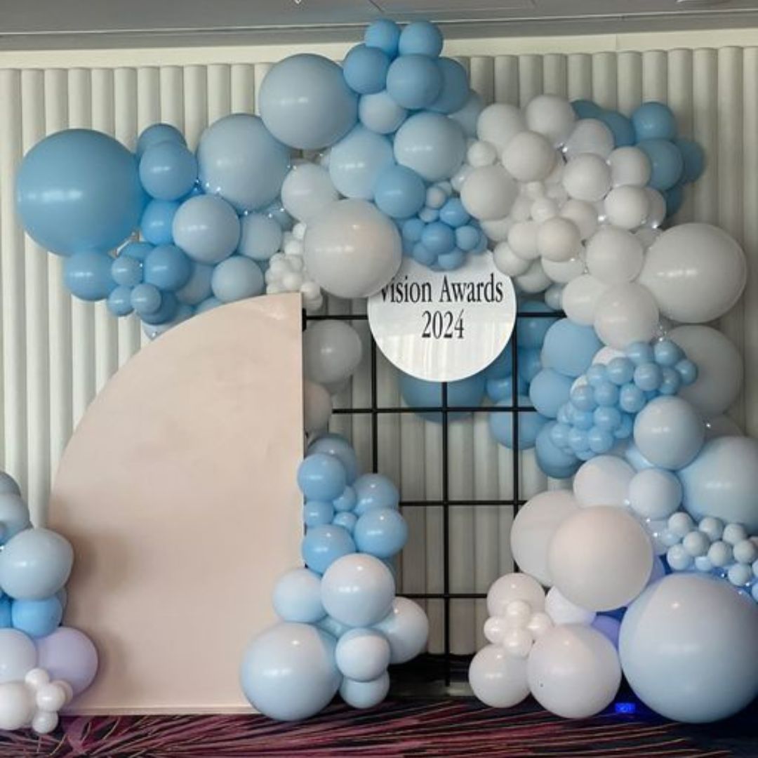 Theme party balloon arch
